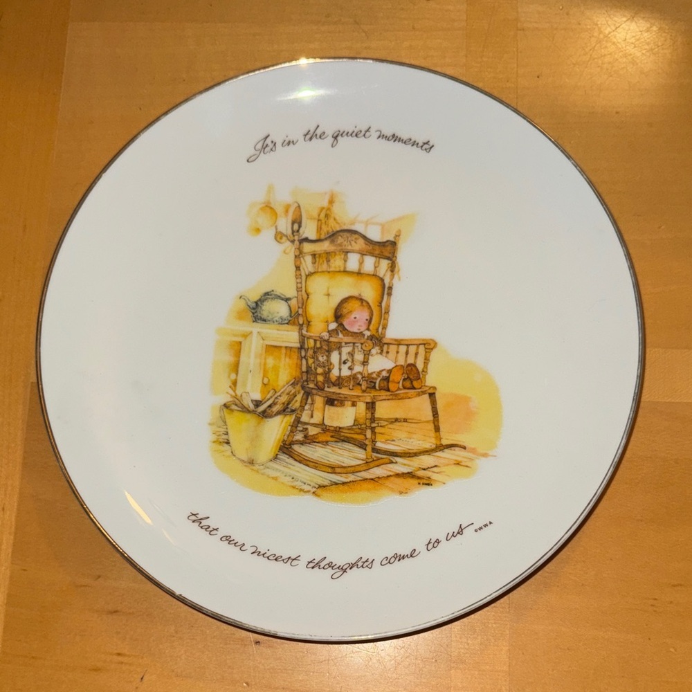 Charming White and Gold Dinner Plate with Cozy Illustration